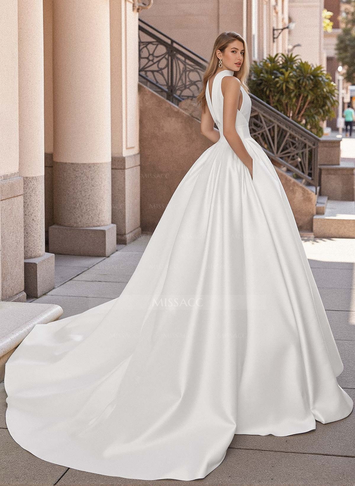 A-Line Halter Sleeveless Sweep Train Satin Wedding Dresses With Pockets