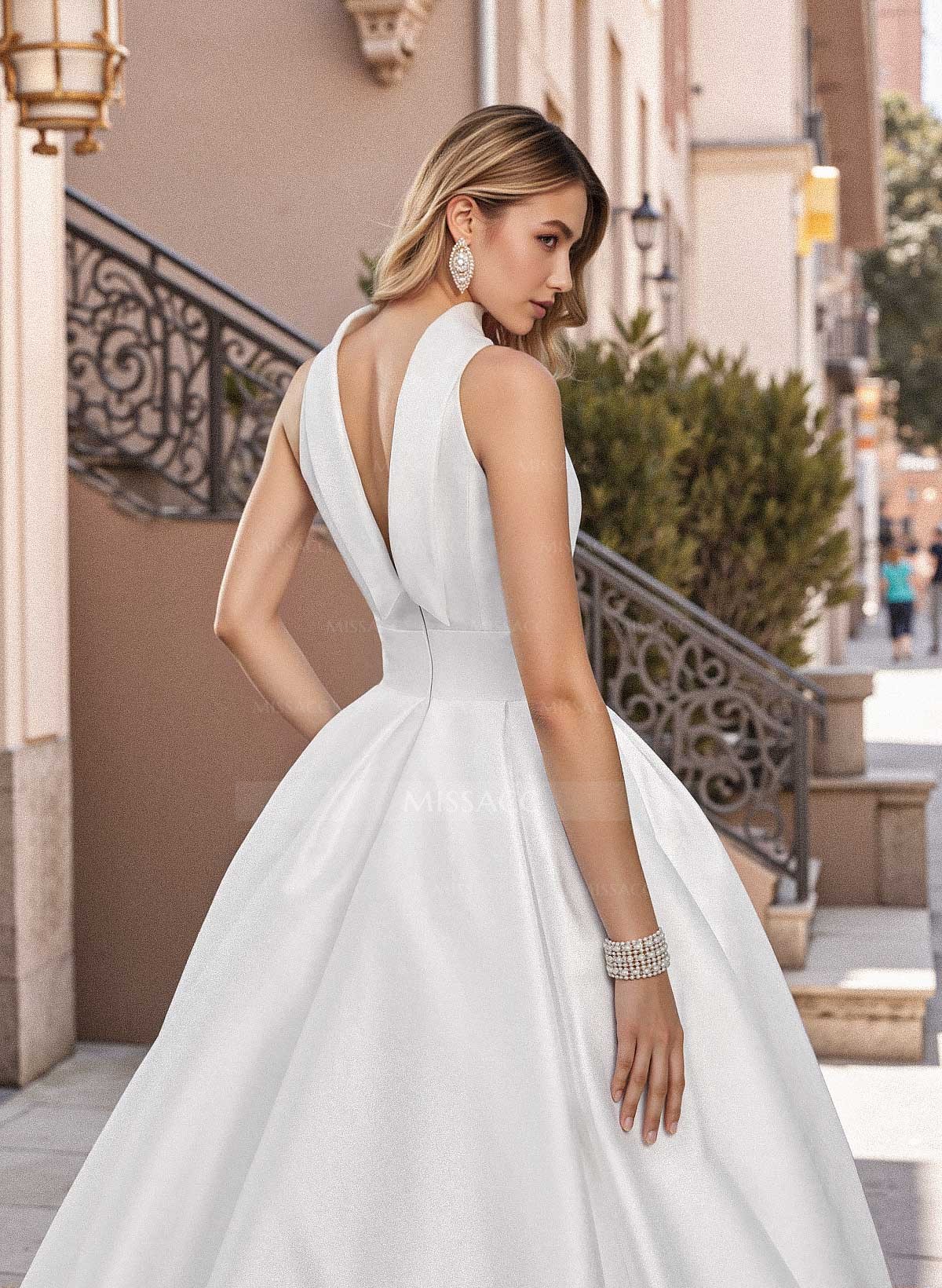 A-Line Halter Sleeveless Sweep Train Satin Wedding Dresses With Pockets