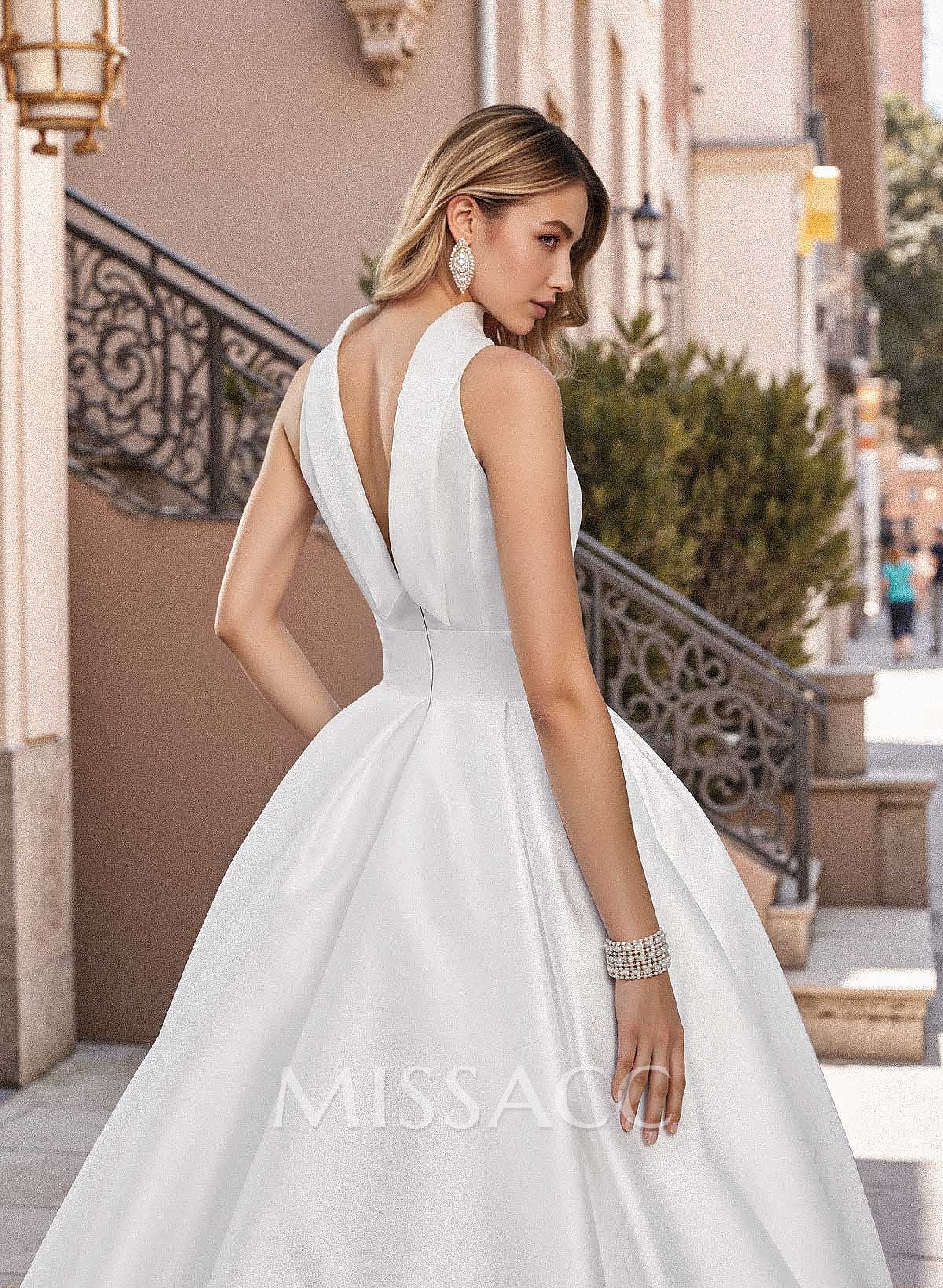 A-Line Halter Sleeveless Sweep Train Satin Wedding Dresses With Pockets A-Line Halter Sleeveless Sweep Train Satin Wedding Dresses With Pockets