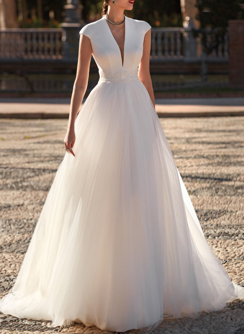 Plunge A-Line Lace Tulle Wedding Dresses With Back Hole