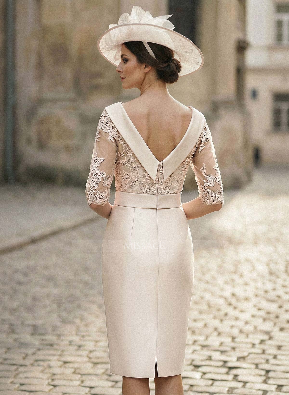 Sheath/Column Scoop Neck Satin Cocktail Dresses With Appliques Lace