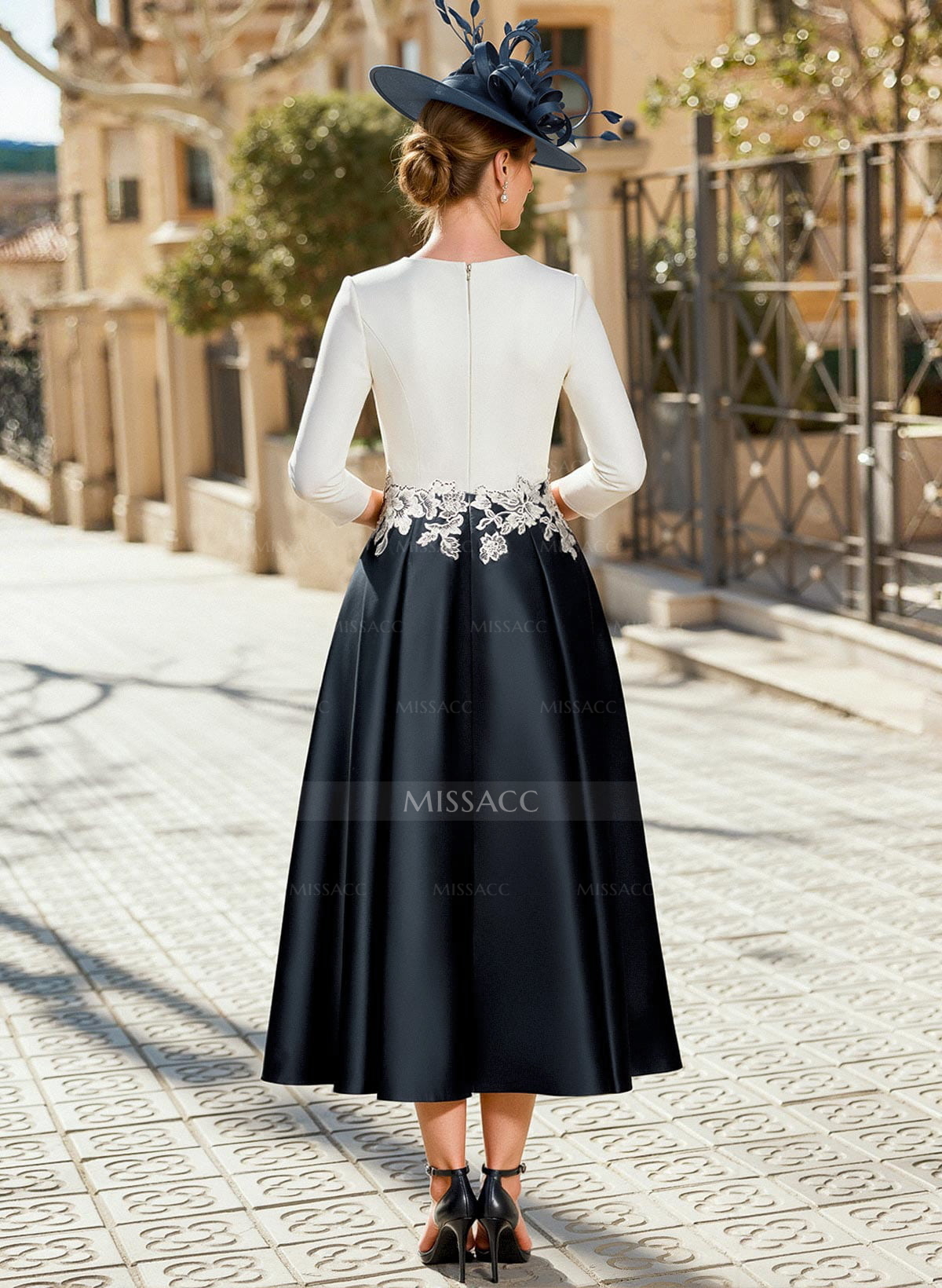 A-Line V-Neck Satin Mother Of The Bride Dresses With Appliques Lace