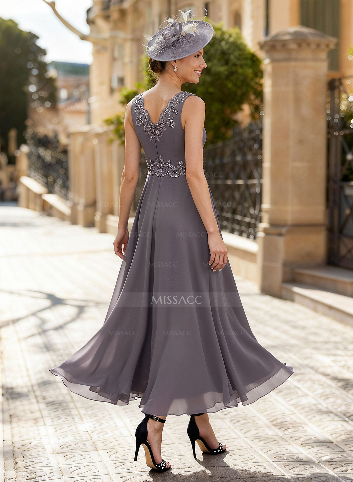 A-Line V-Neck Chiffon Mother Of The Bride Dresses With Appliques Lace