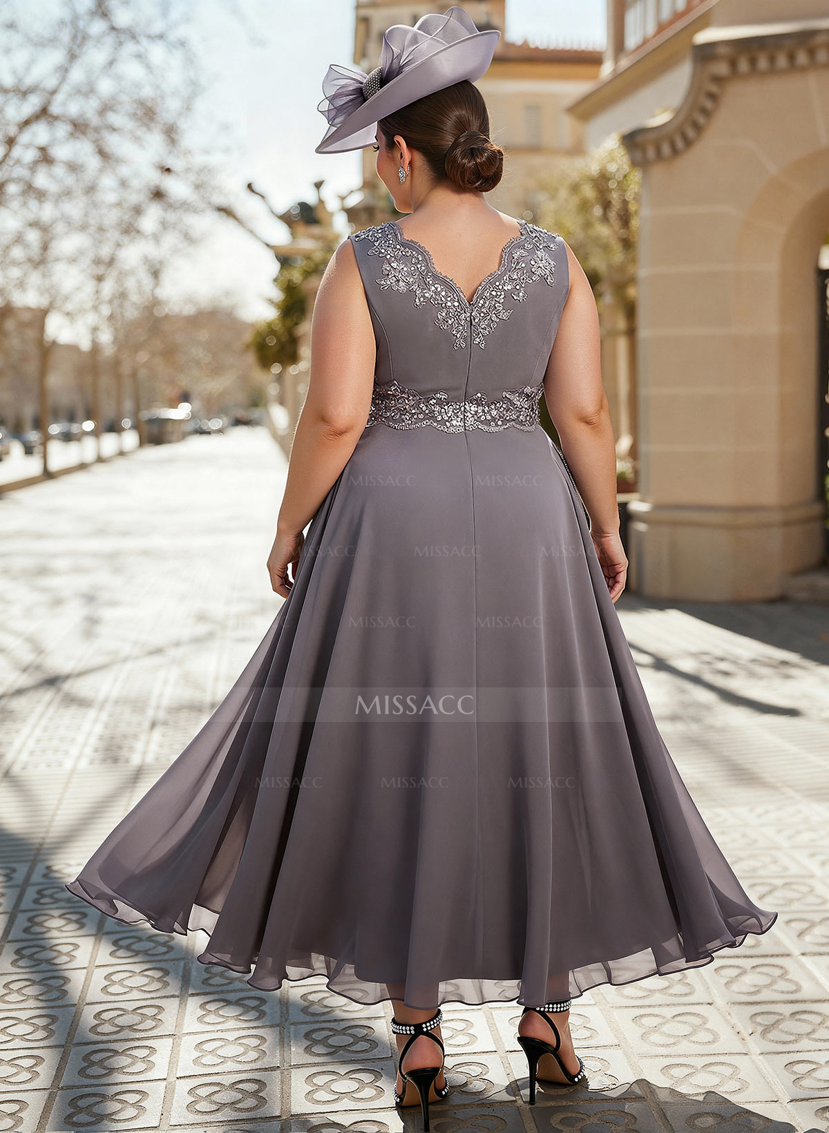 A-Line V-Neck Chiffon Mother Of The Bride Dresses With Appliques Lace