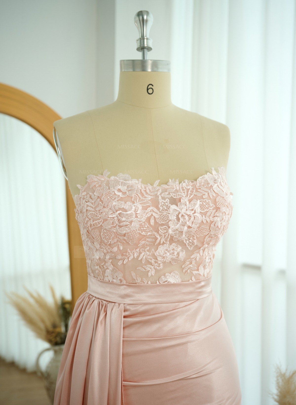 Sheath/Column Strapless Sleeveless Silk Like Satin Evening Dresses With Lace/High Split