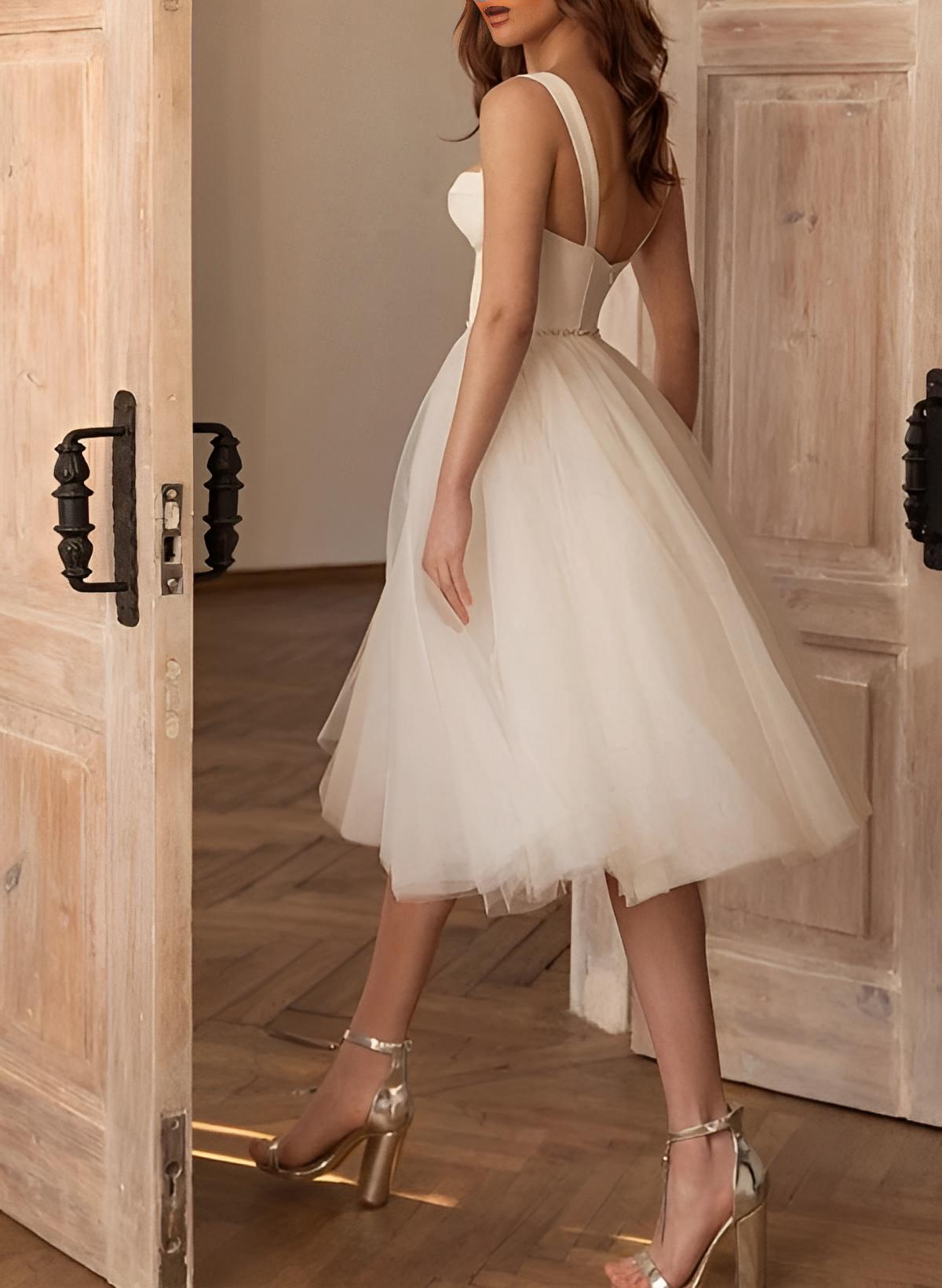 A-Line Sweetheart Sleeveless Tulle Knee-Length Wedding Dress With Beading