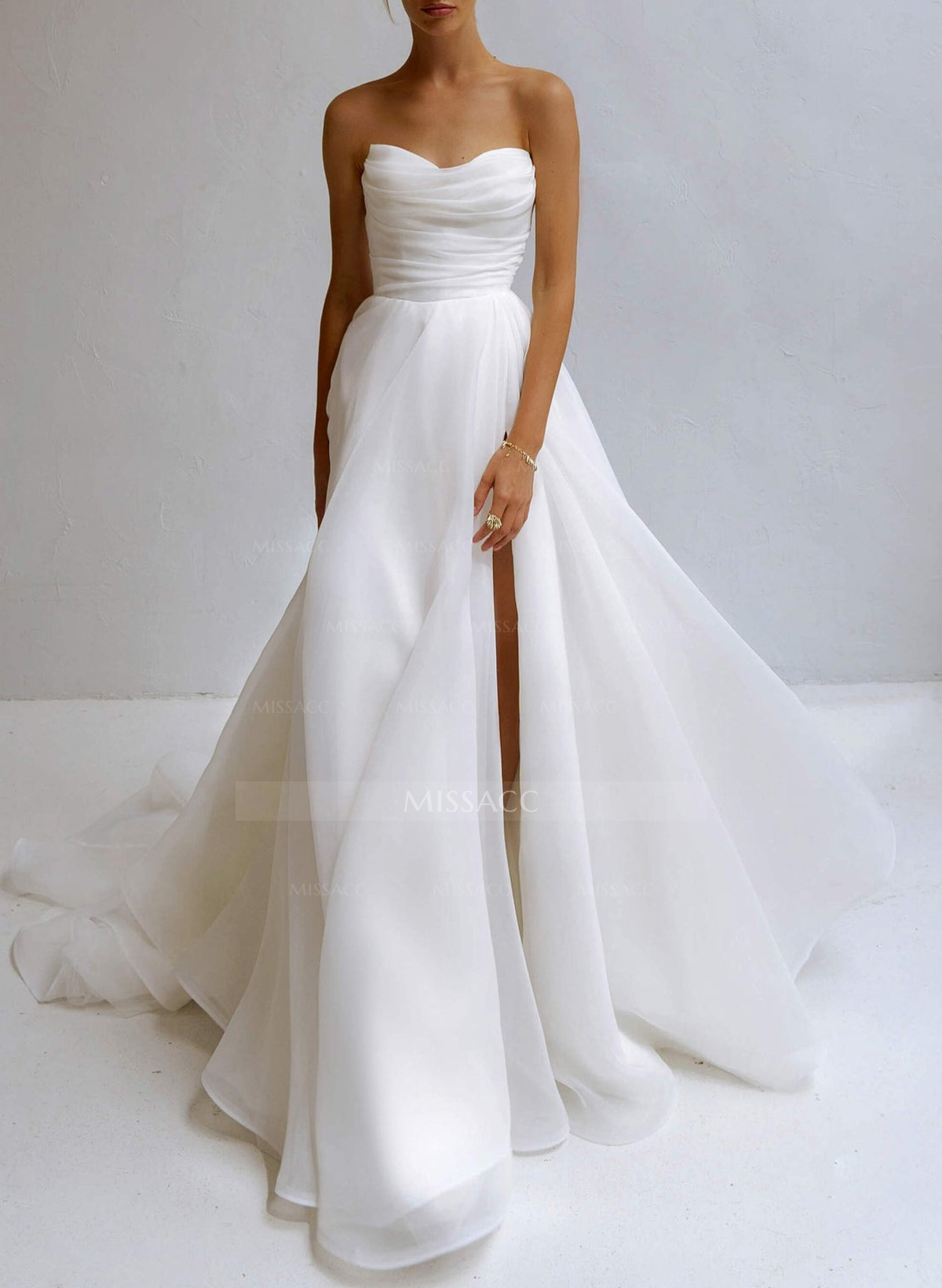 Ball-Gown Sweetheart Sleeveless Organza Sweep Train Wedding Dress