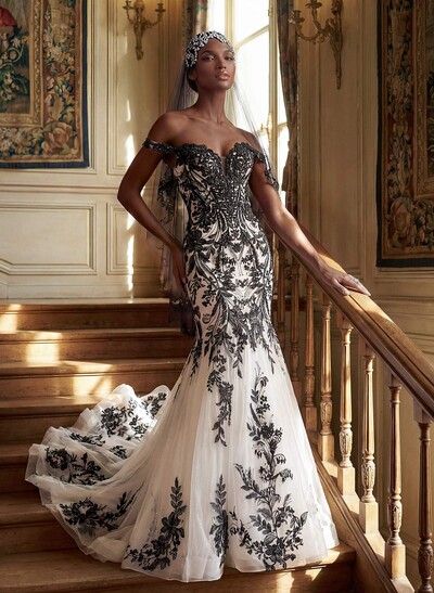 Trumpet/Mermaid Sweetheart Chapel Train Lace Wedding Dress