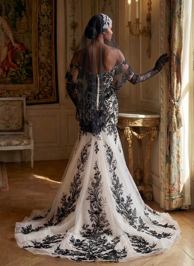 Trumpet/Mermaid Sweetheart Chapel Train Lace Wedding Dress