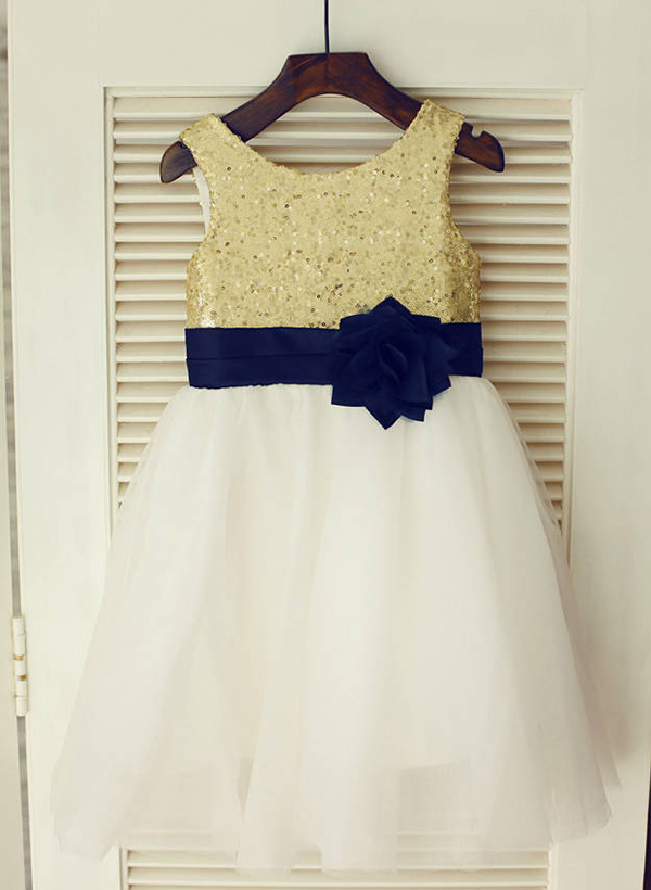 A-line/Princess Scoop Neck Sequined Knee-Length Tulle Flower Girl Dress With Flowers Sash