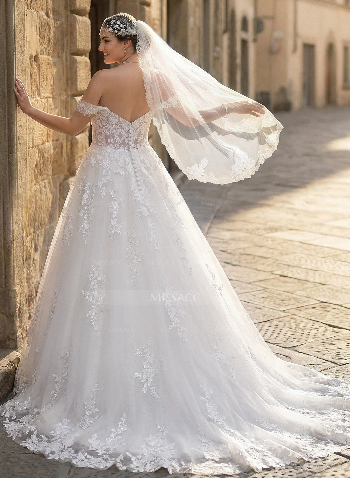 Ball-Gown/Princess Sweetheart Sweep Train Tulle Wedding Dress With Appliques Lace
