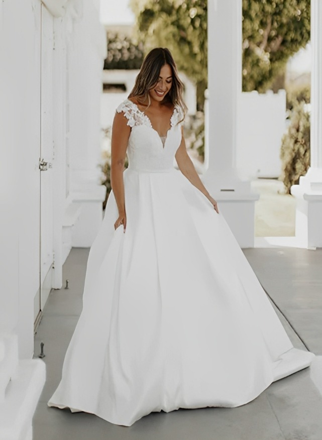 Elegant Lace Ball Gown Wedding Dress