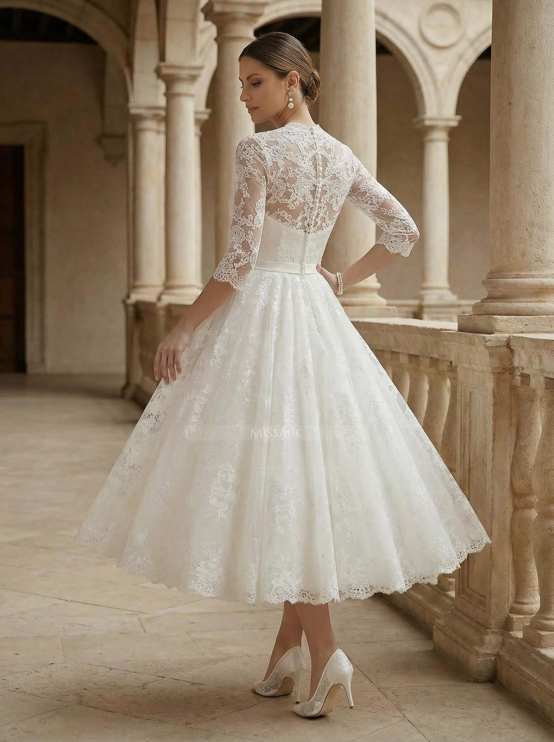 Short Ball-Gown Lace Wedding Dresses With 1/2 Sleeves