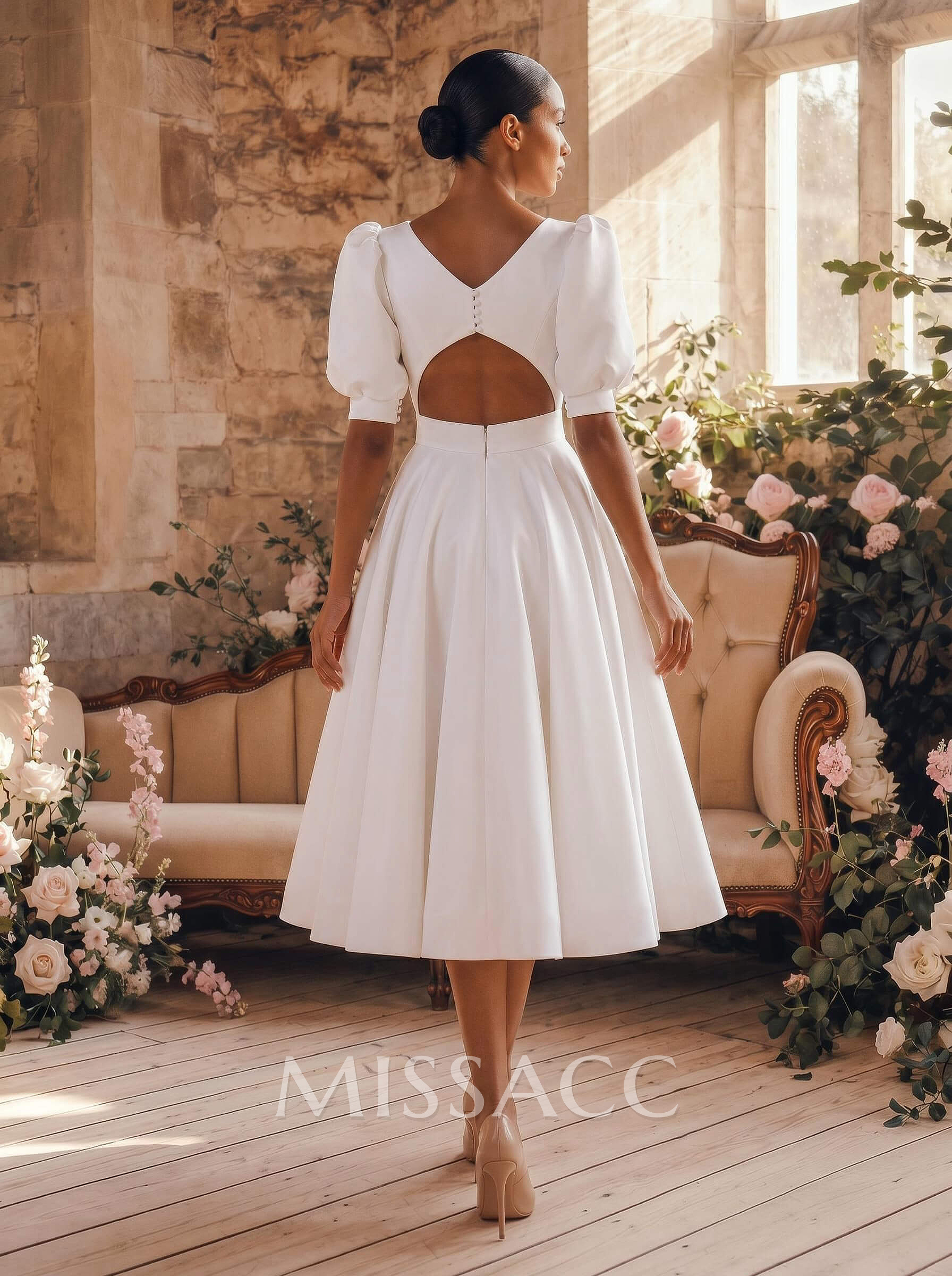 Short Chic Wedding Dresses With Satin Back Hole