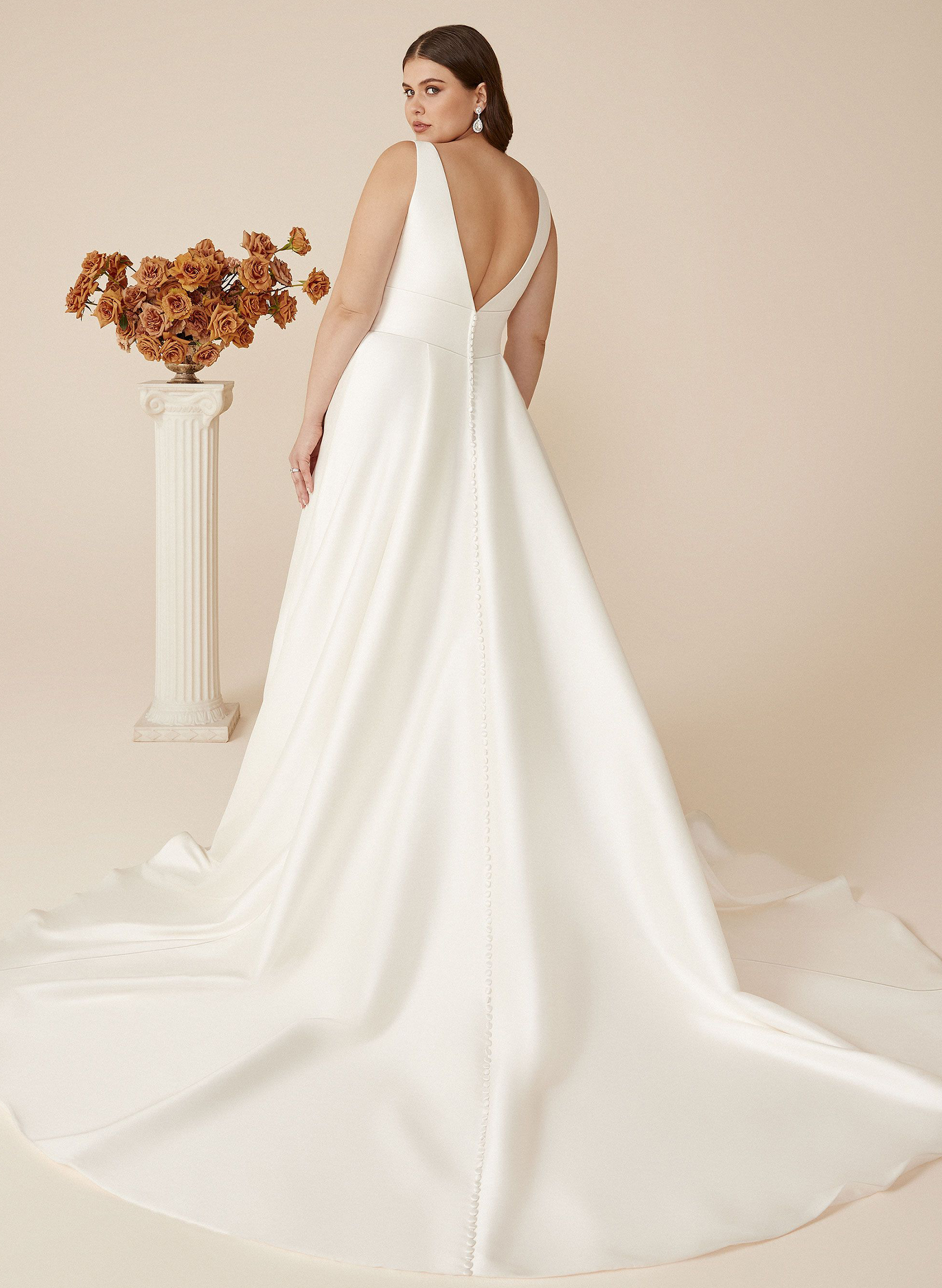 Plus Size Simple Wedding Dresses With V-neck Satin 