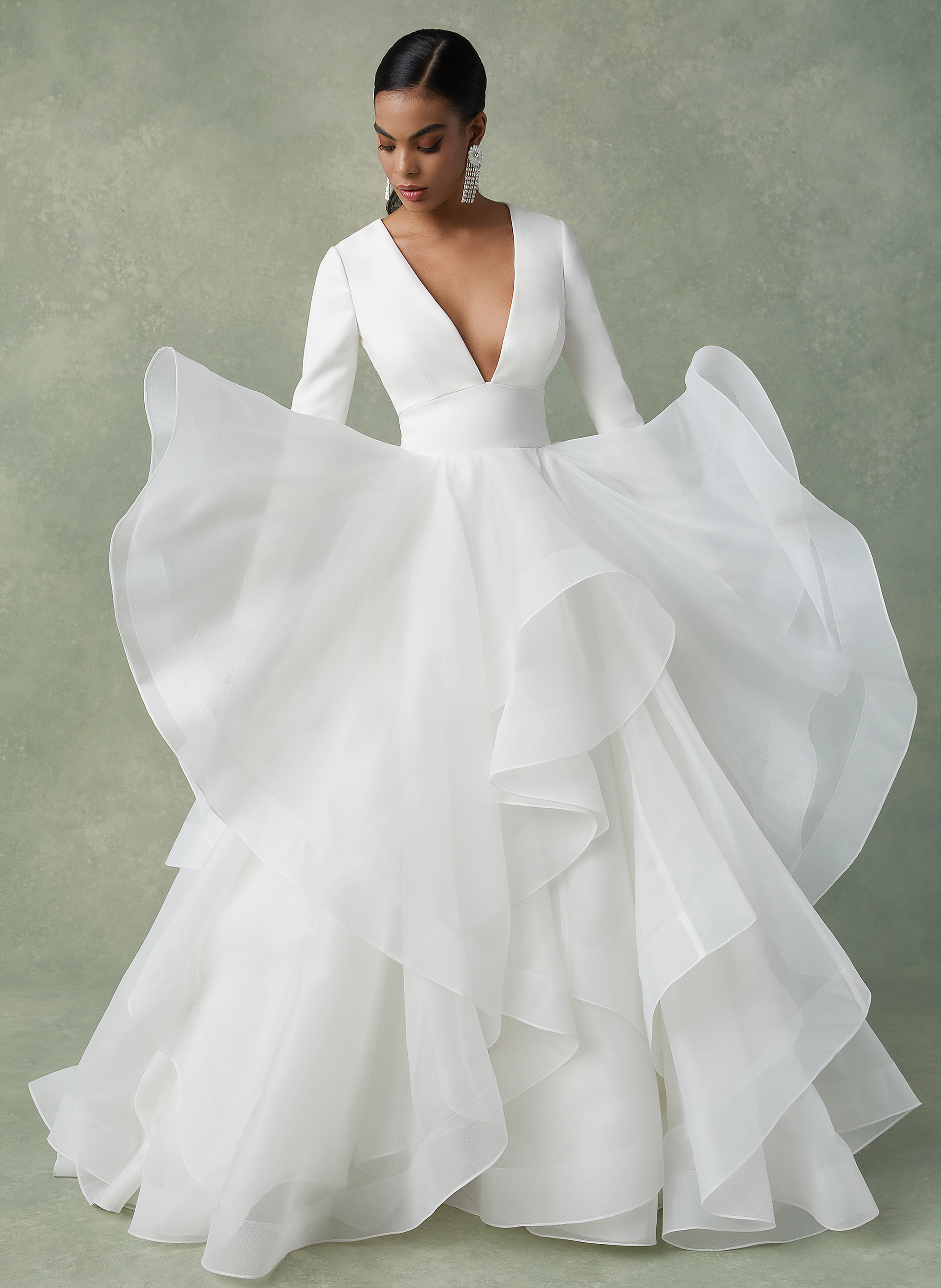 Long Sleeves Ball-Gown Wedding Dresses With Cascading Ruffles 