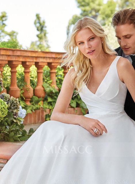 Ball-Gown V-neck Wedding Dresses With Satin 