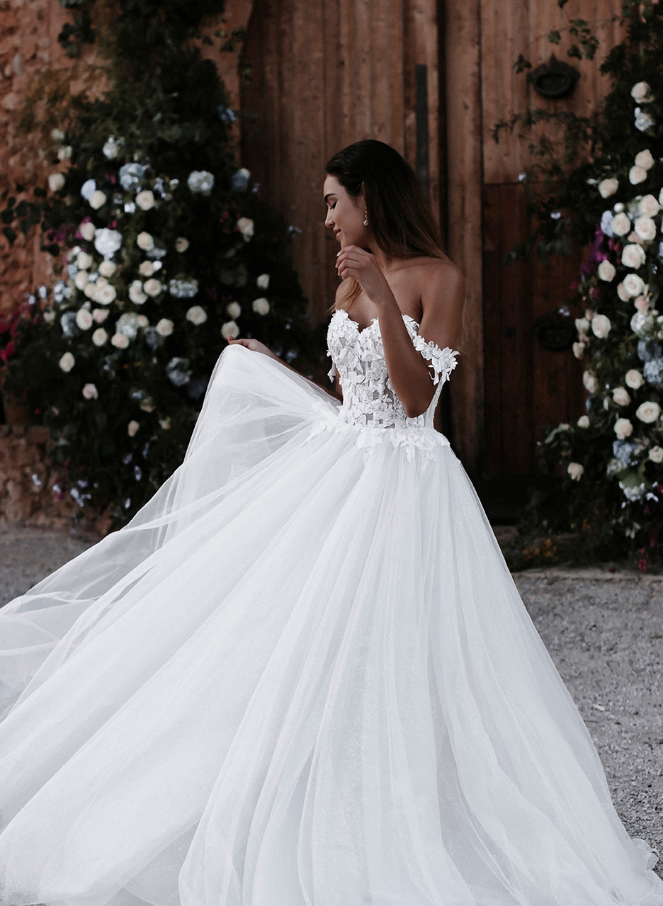 Boho Lace Princess Off-The-Shoulder Wedding Dresses With Tulle