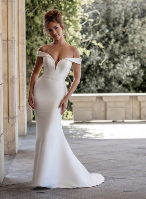 Off-The-Shoulder Trumpet/Mermaid Wedding Dresses With Satin