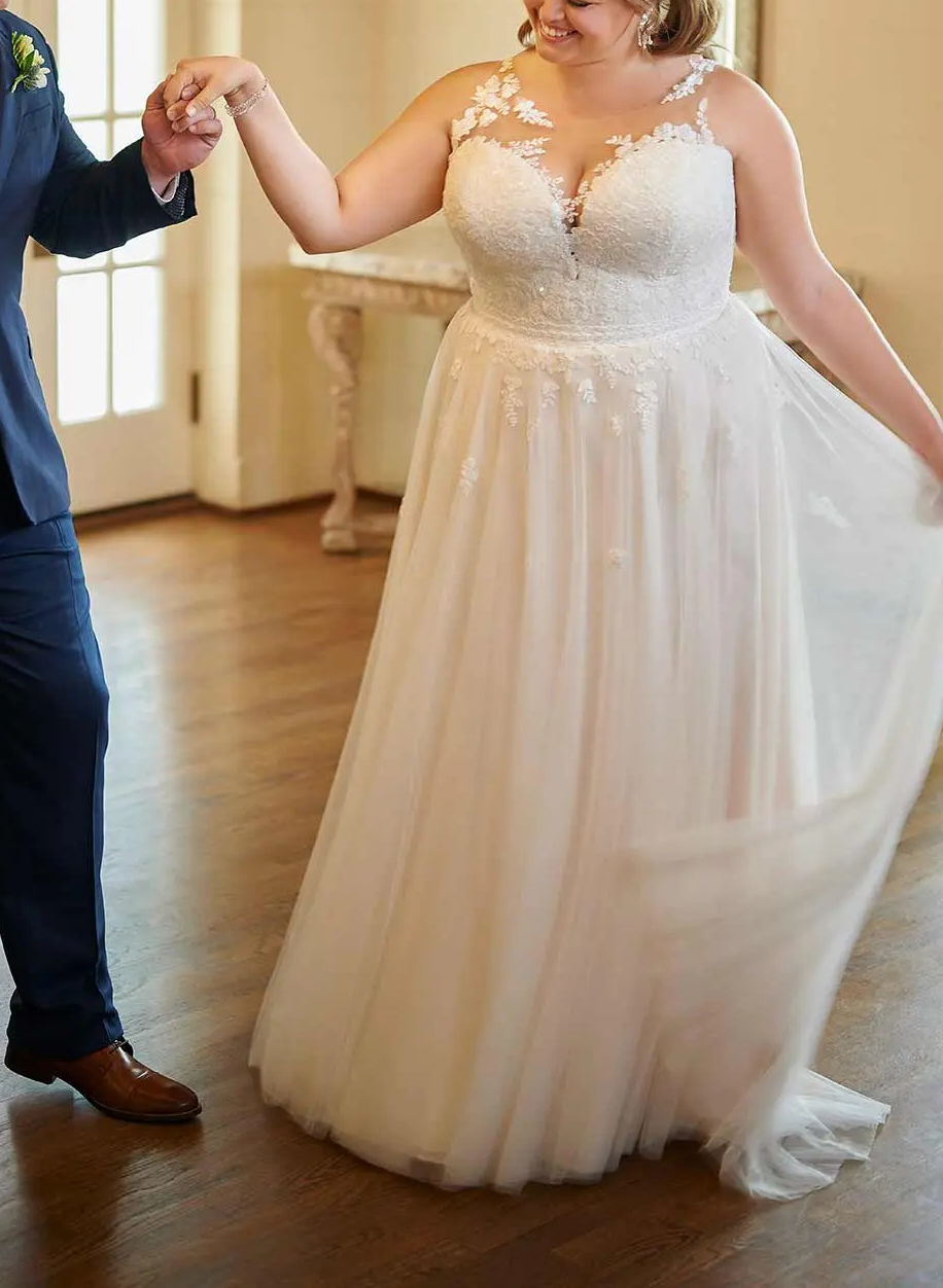 Curve Lace Wedding Dresses With Romantic Tulle 