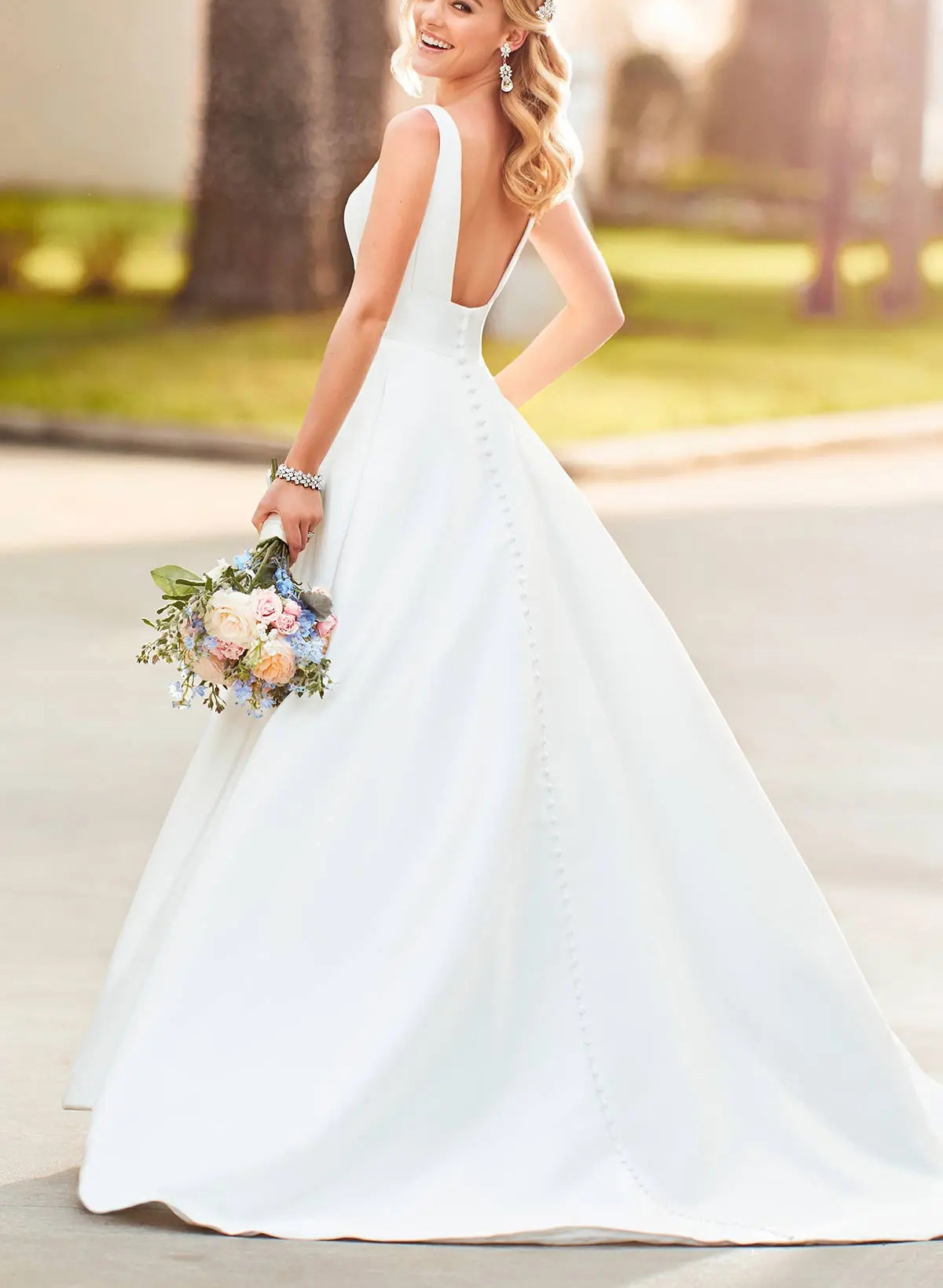 Ball-Gown Modern Satin Wedding Dresses With V-Neck