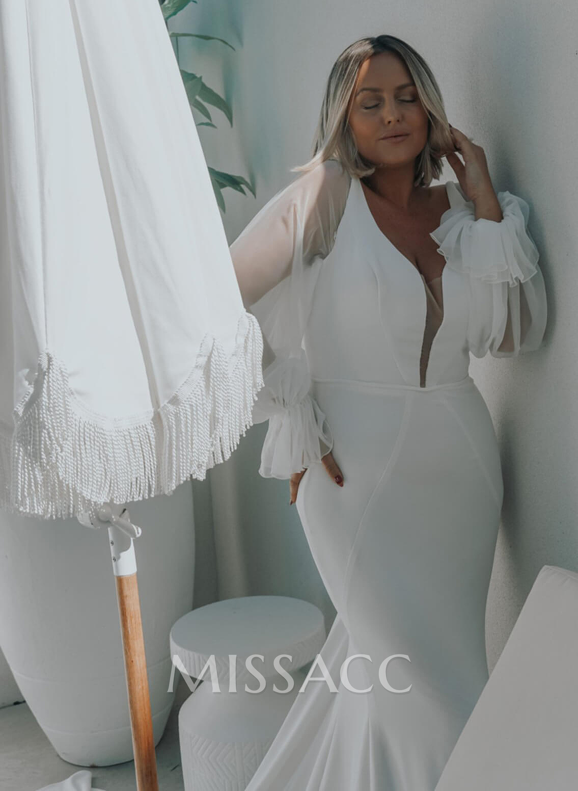 Long Sleeves Cowl Back Mermaid Wedding Dresses