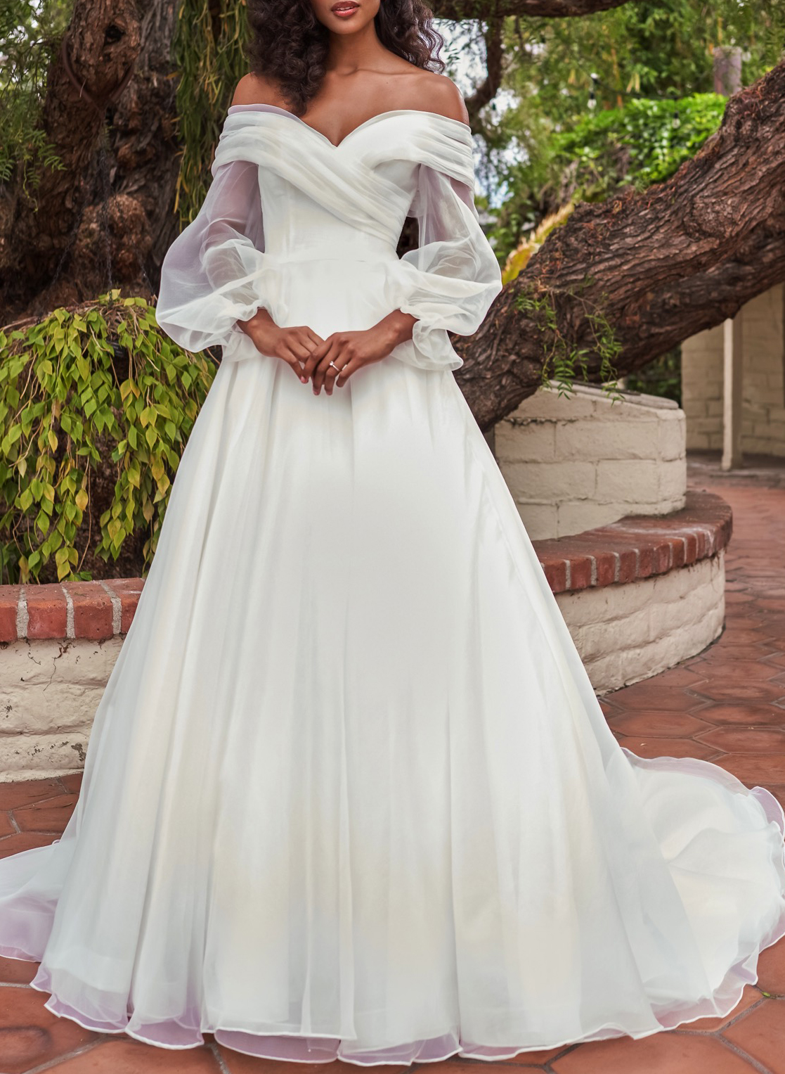 Flutter Long Sleeves Off-the-Shoulder Wedding Dresses With Ball-Gownv 