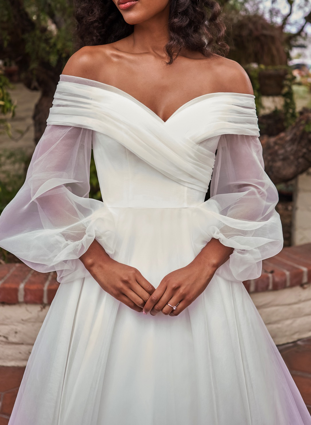 Flutter Long Sleeves Off-the-Shoulder Wedding Dresses With Ball-Gownv 