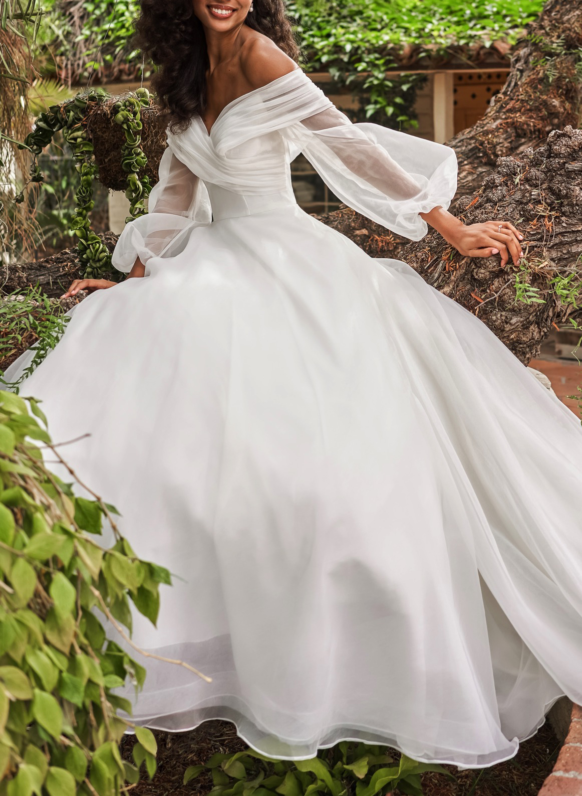 Flutter Long Sleeves Off-the-Shoulder Wedding Dresses With Ball-Gownv 