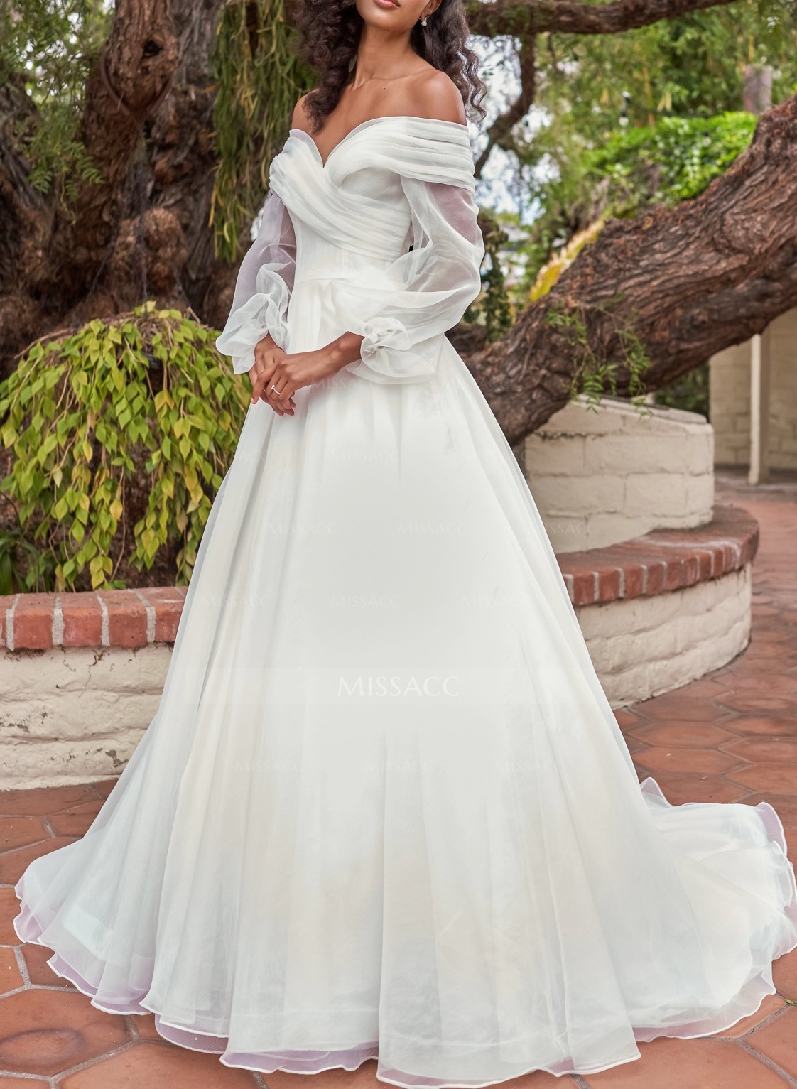 Flutter Long Sleeves Off-the-Shoulder Wedding Dresses With Ball-Gownv 