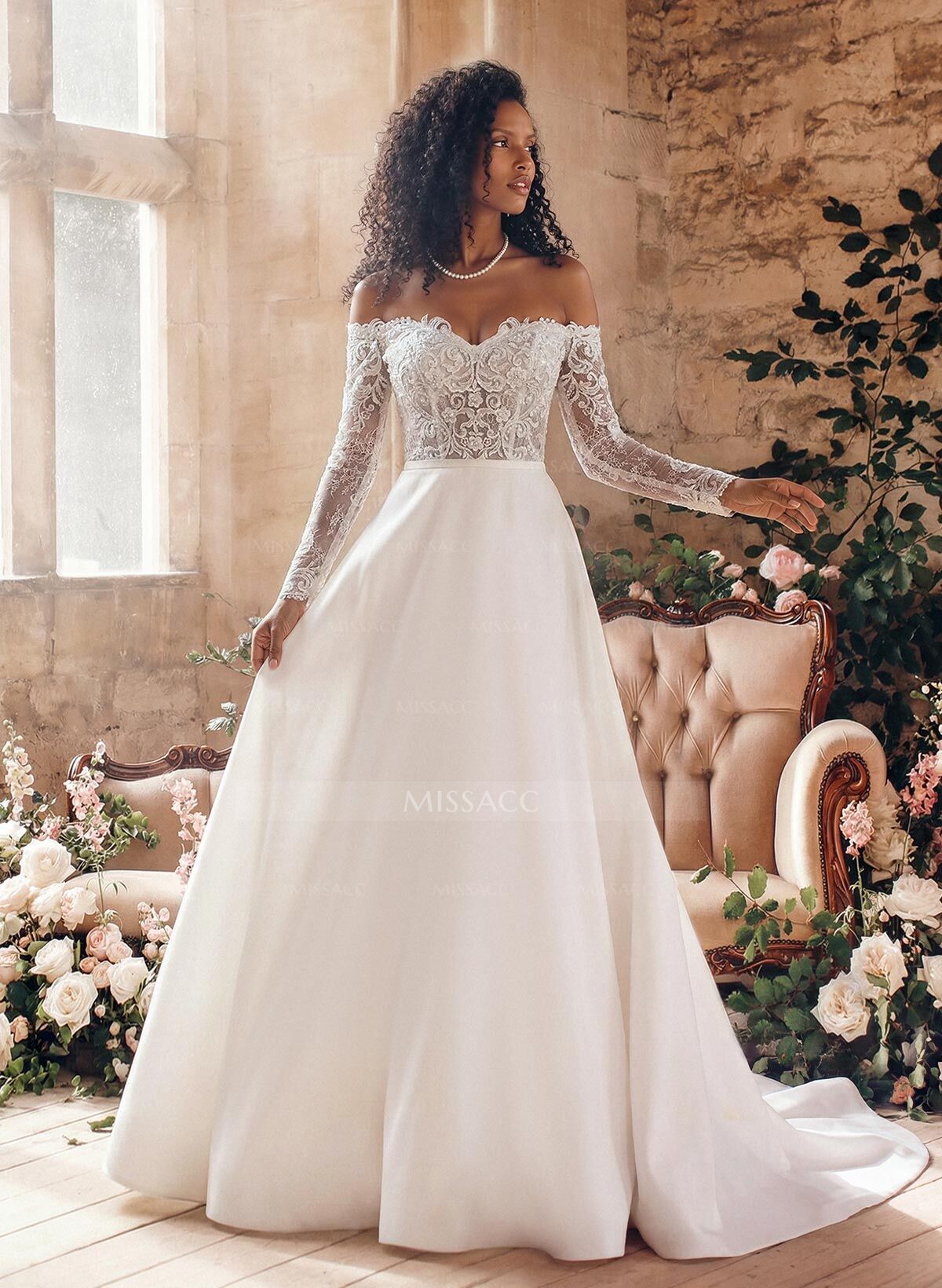 Classic Lace Long Sleeves Wedding Dresses With Satin