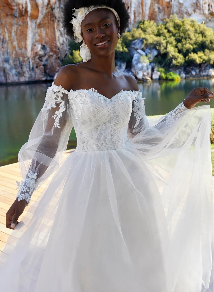 Boho Lace Long Sleeves Wedding Dresses With Off-the-Shoulder