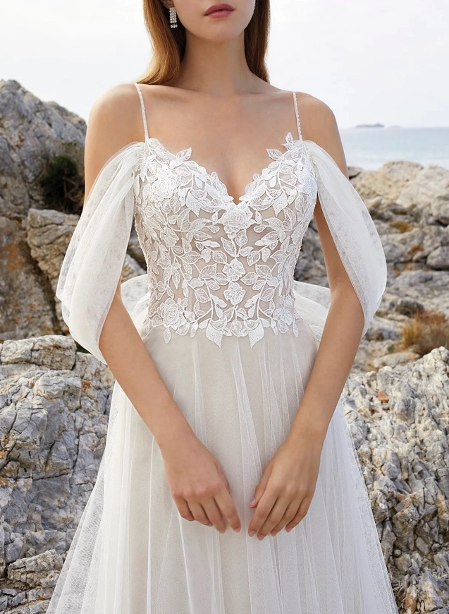 Boho Off-The-Shoulder Lace Wedding Dresses With Tulle