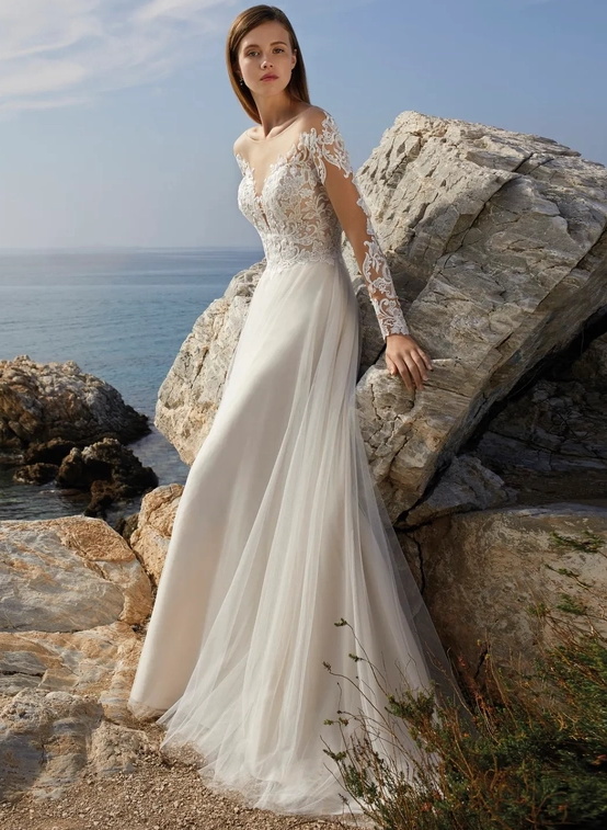 Beach Lace Long Sleeves Wedding Dresses With Illusion Neck