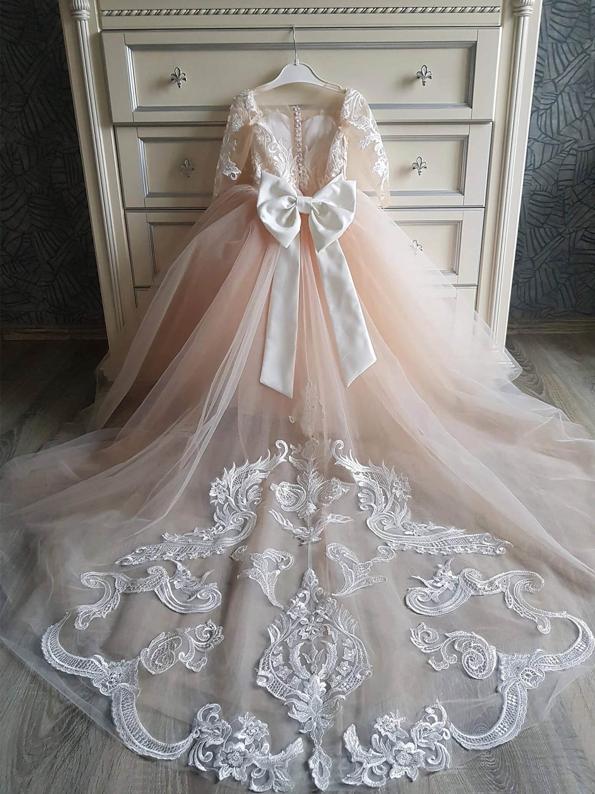 Luxury Bow Accented Ball Gown Princess Tulle Flower Girl Dresses With Lace Applique Luxury Bow Accented Ball Gown Princess Tulle Flower Girl Dresses With Lace Applique
