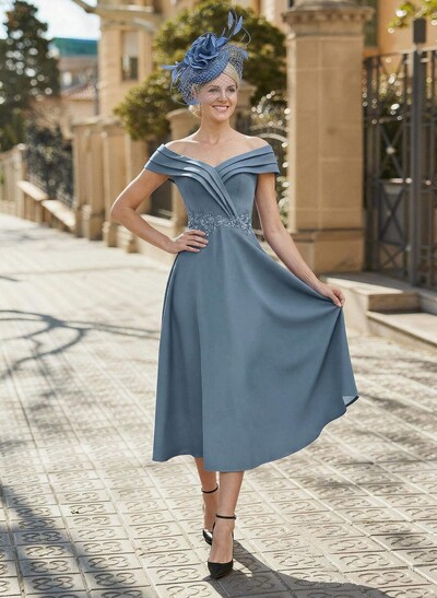 A-Line Sleeveless Elastic Satin Mother Of The Bride Dresses With Appliques Lace