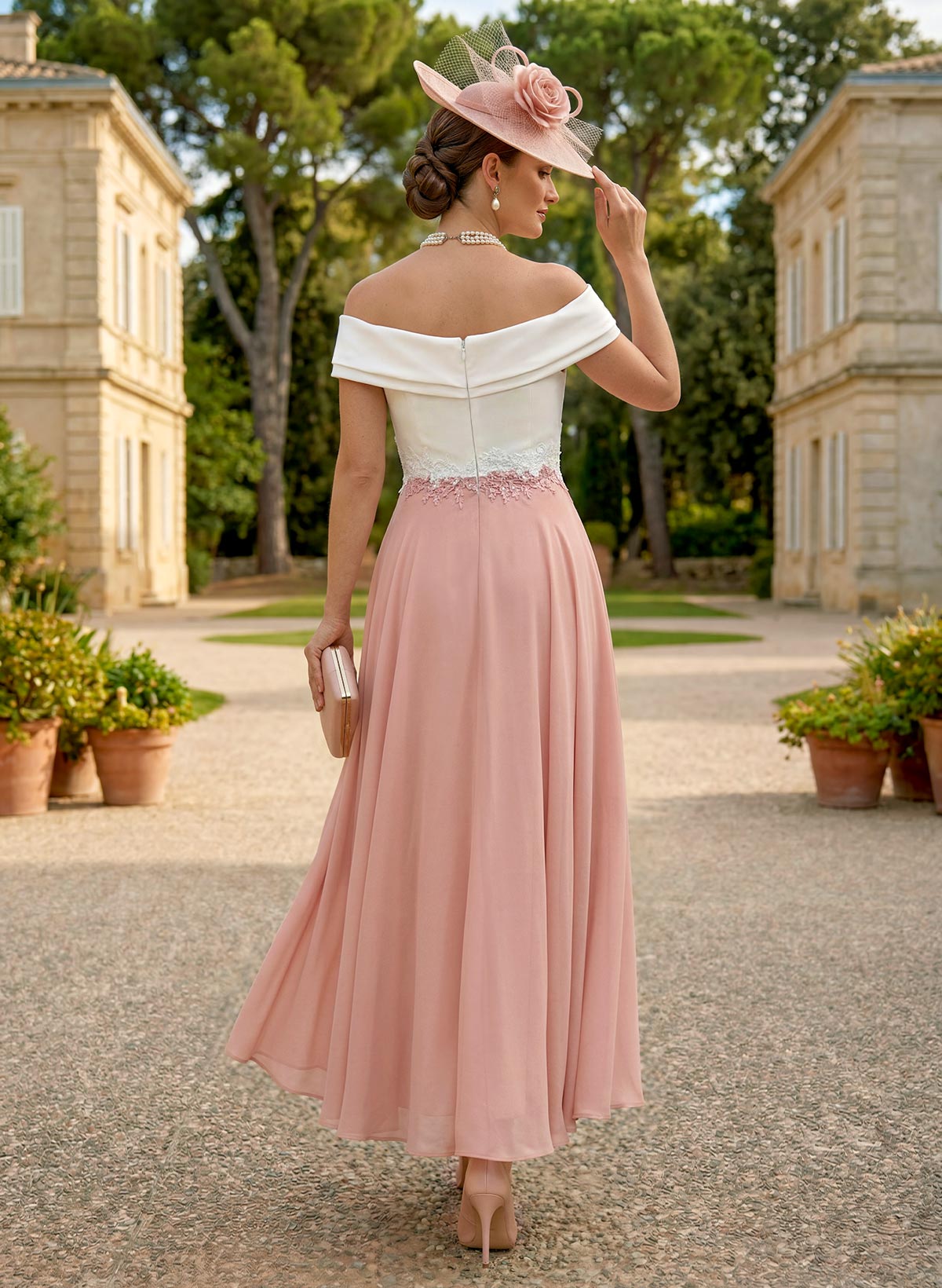 A-Line Chiffon/Satin Mother Of The Bride Dresses With Appliques Lace