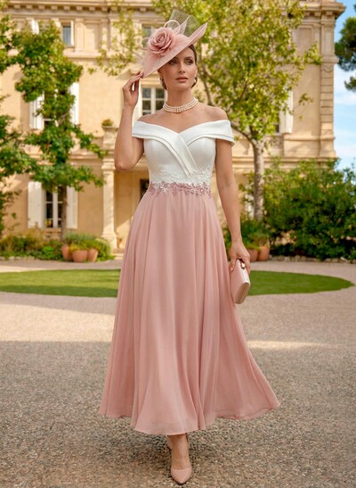 A-Line Chiffon/Satin Mother Of The Bride Dresses With Appliques Lace