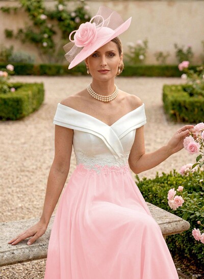 A-Line Chiffon/Satin Mother Of The Bride Dresses With Appliques Lace