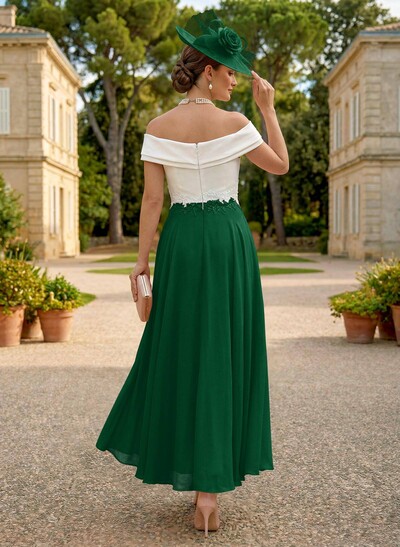 A-Line Chiffon/Satin Mother Of The Bride Dresses With Appliques Lace