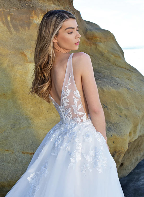 A-Line V-neck Sleeveless Court Train Tulle Wedding Dresses With Appliques Lace