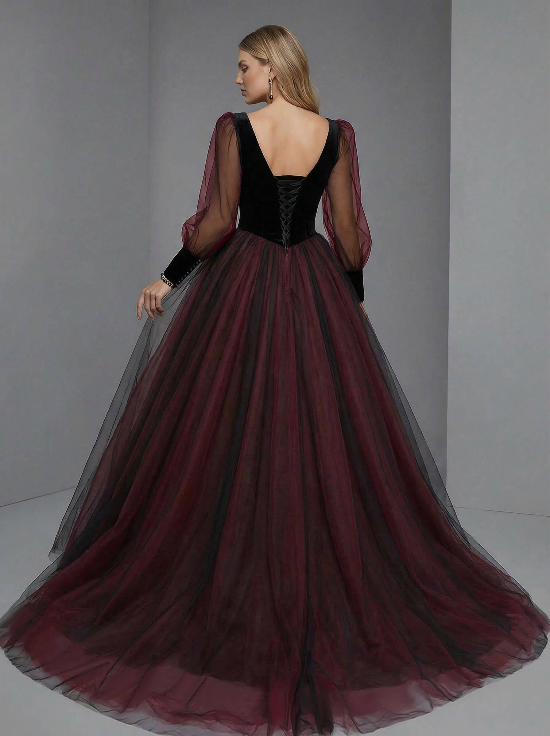 Ball-Gown V-Neck Long Sleeves Vintage Tulle/Velvet Black Red Gothic Wedding Dresses