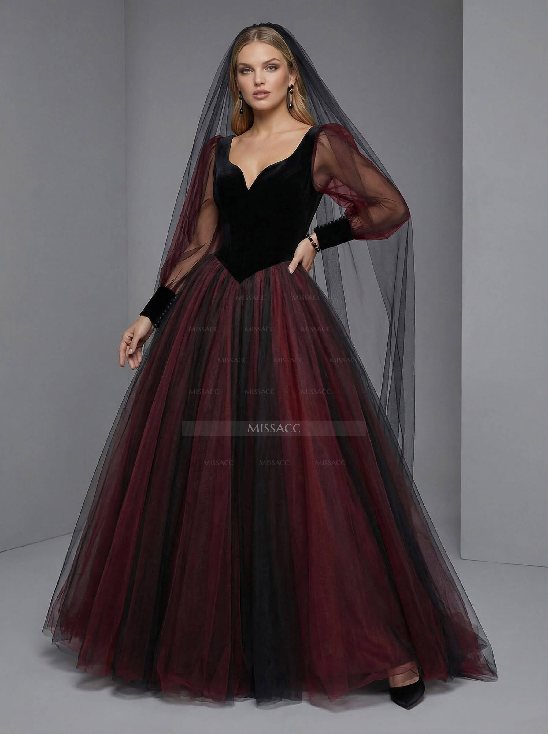 Ball-Gown V-Neck Long Sleeves Vintage Tulle/Velvet Black Red Gothic Wedding Dresses