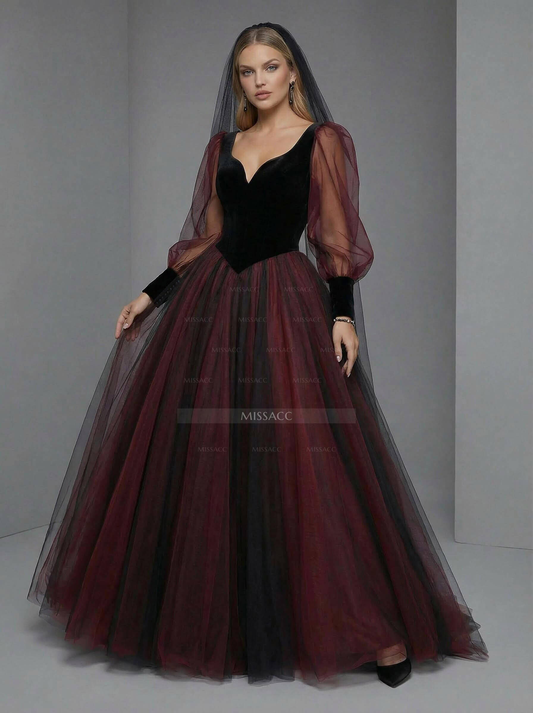 Ball-Gown V-Neck Long Sleeves Vintage Tulle/Velvet Black Red Gothic Wedding Dresses