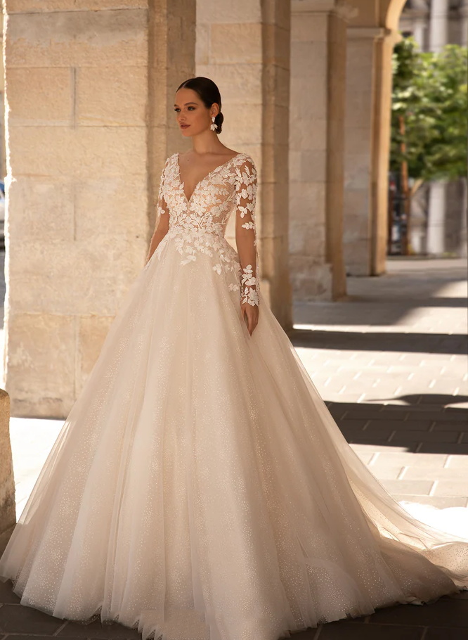 Classic Ball-Gown Long Sleeves Lace Wedding Dresses