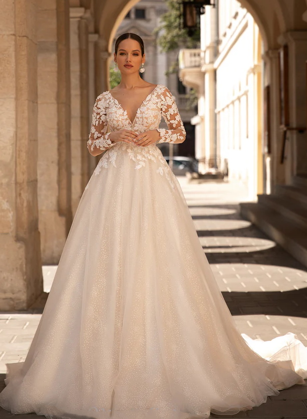 Classic Ball-Gown Long Sleeves Lace Wedding Dresses