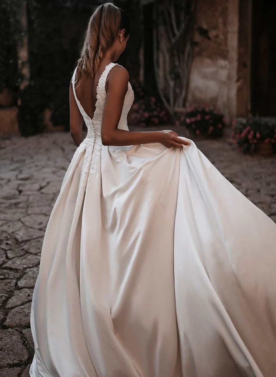 Boho Lace Ball-Gown V-neck Wedding Dresses 