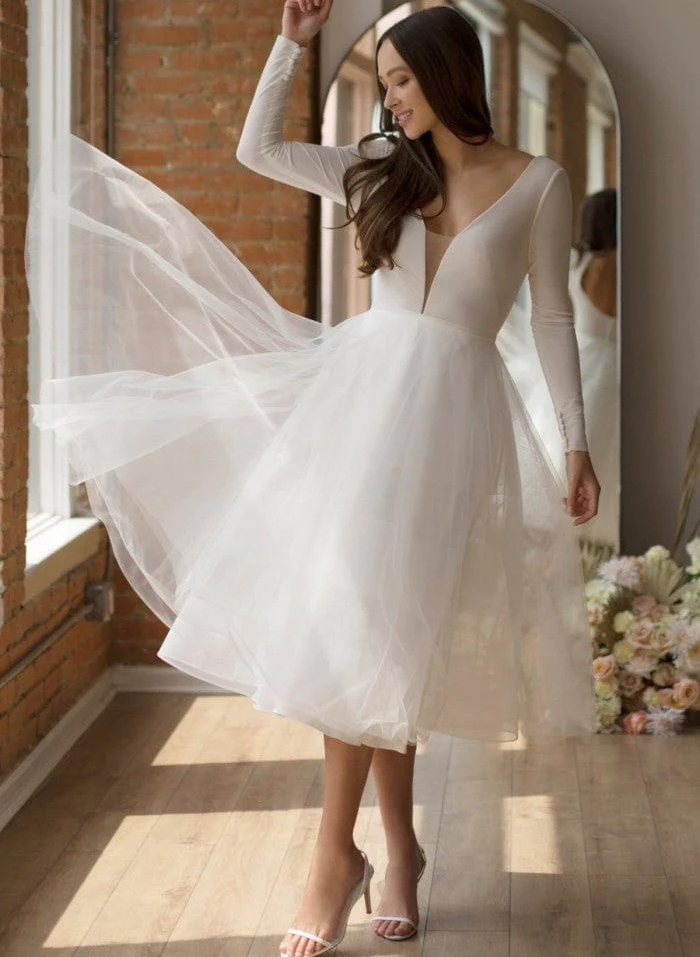 Long Sleeves A-Line Short Wedding Dresses With Tulle