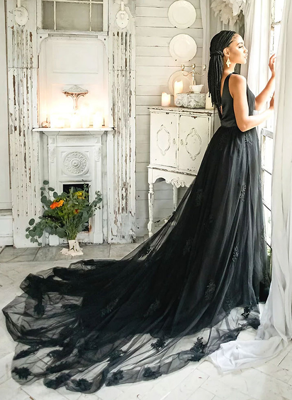 Black Lace A-Line Chapel Train Wedding Dresses With V-neck Sleeveless