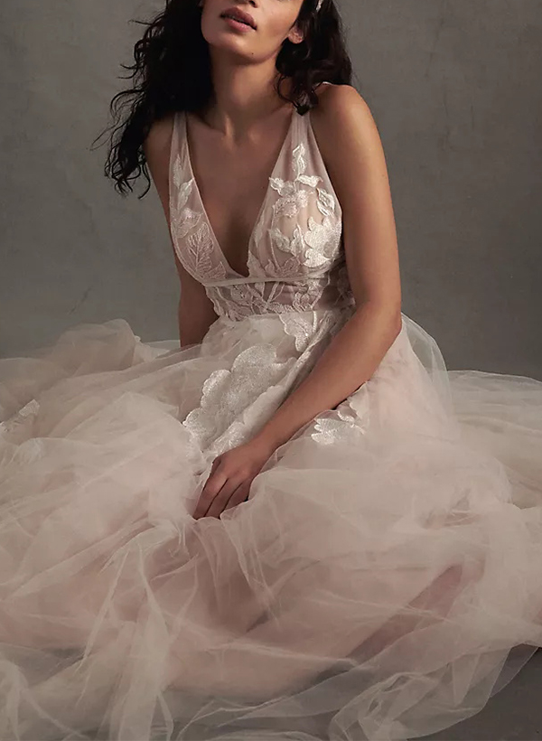 A-Line V-Neck Vintage Backless Tulle Wedding Dresses With Appliques Lace